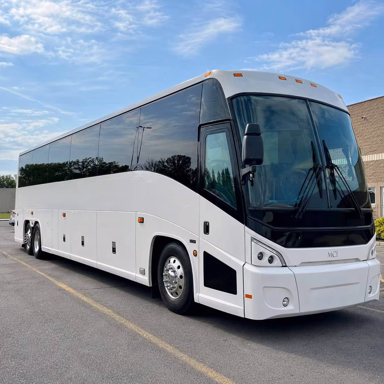charter buses to michigan wolverines and spartans games from rochester hills