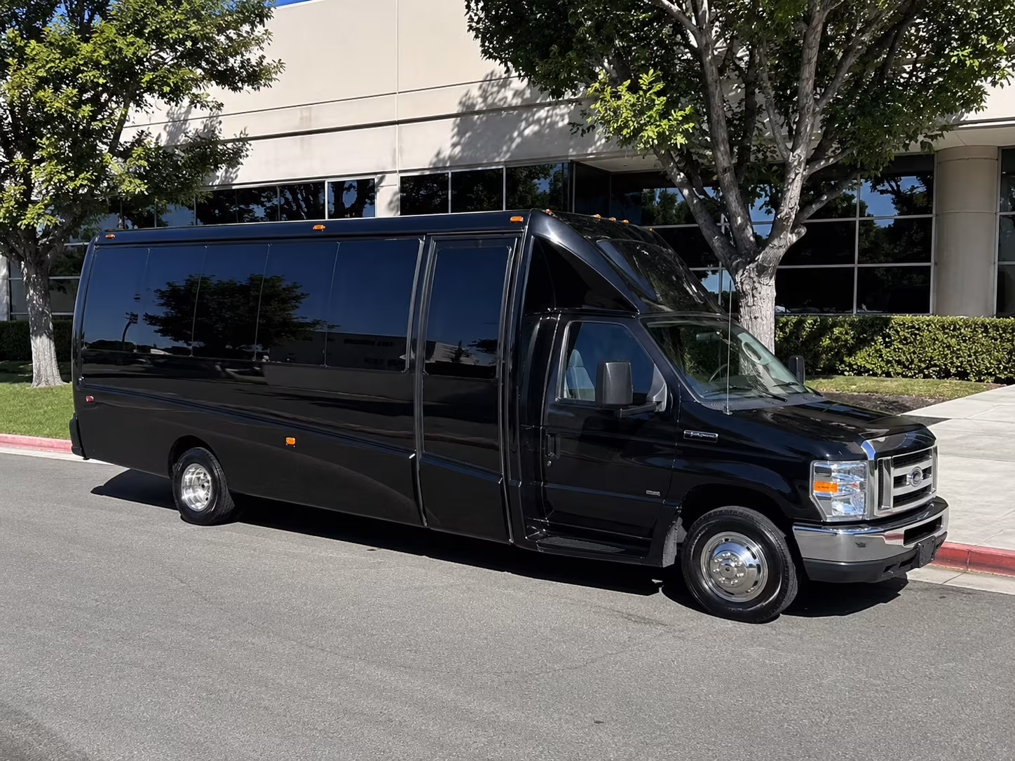 party buses for prom birthdays and bachelorette nights across oakland county